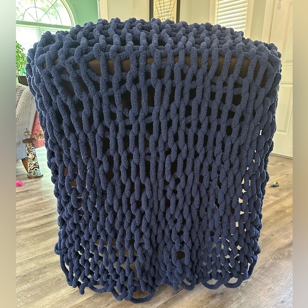 Handmade Chunky Textured Knit Navy Blue Chain Link Lightweight Throw. 80 x 50”